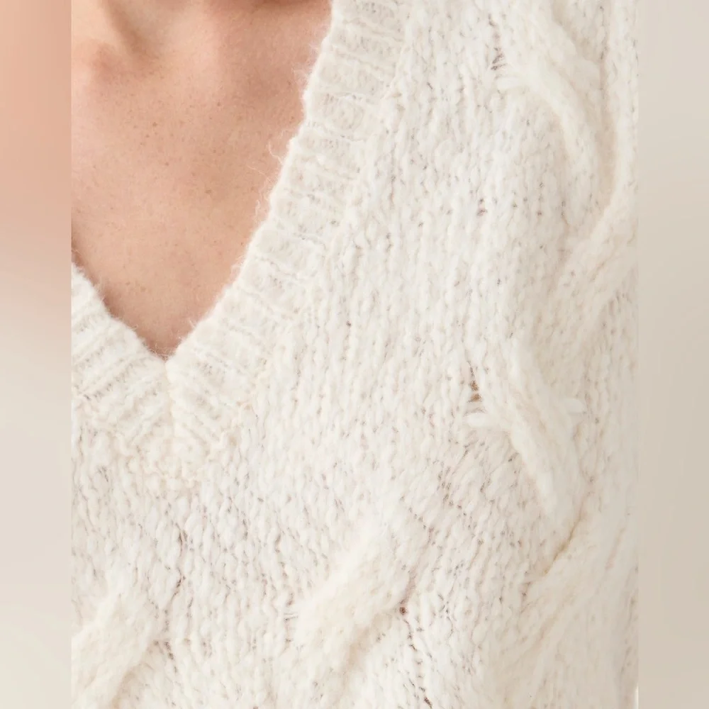 J.Crew Relaxed cable knit V neck sweater vest BV371